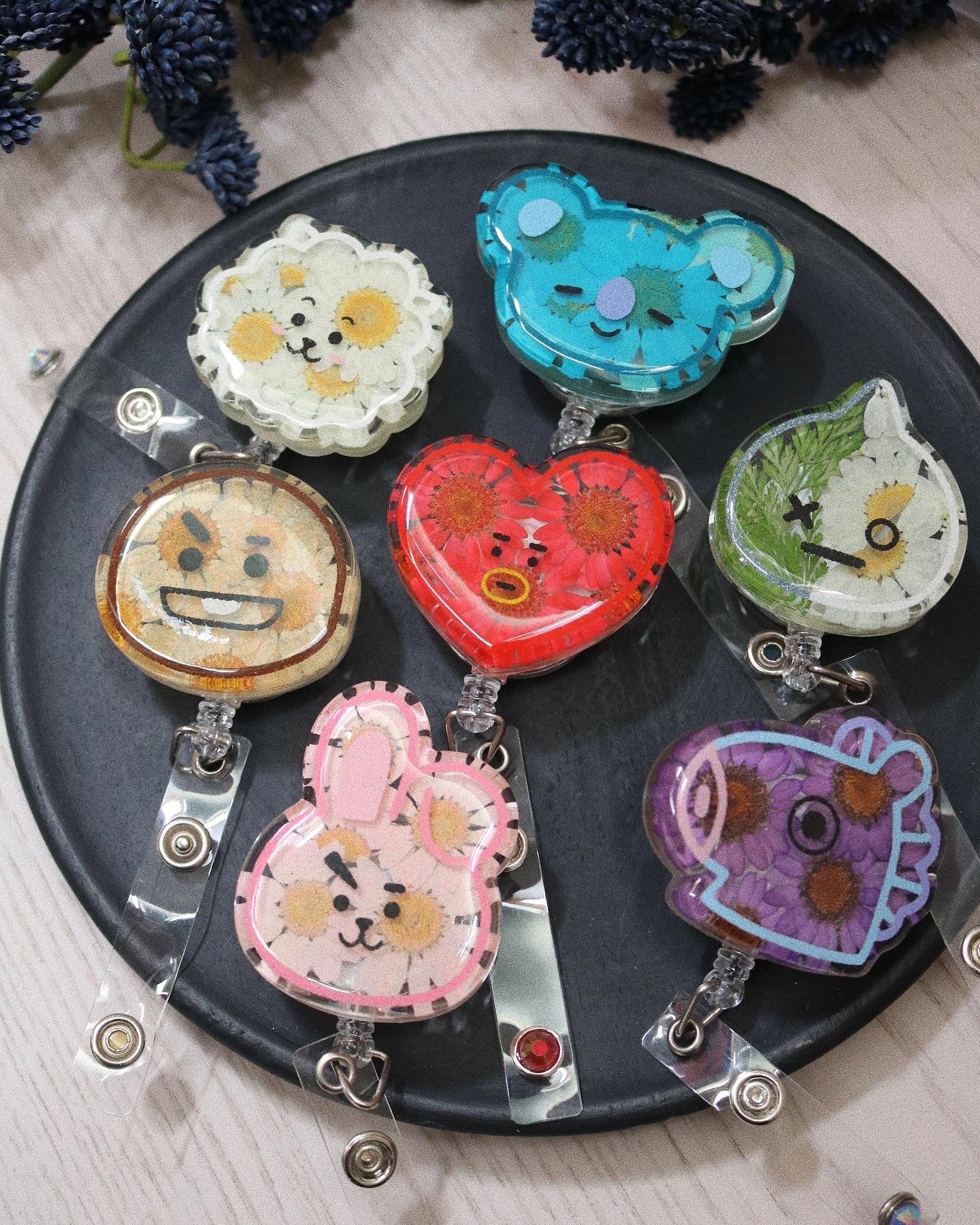 BT21 FLORAL BADGE REELS🌻