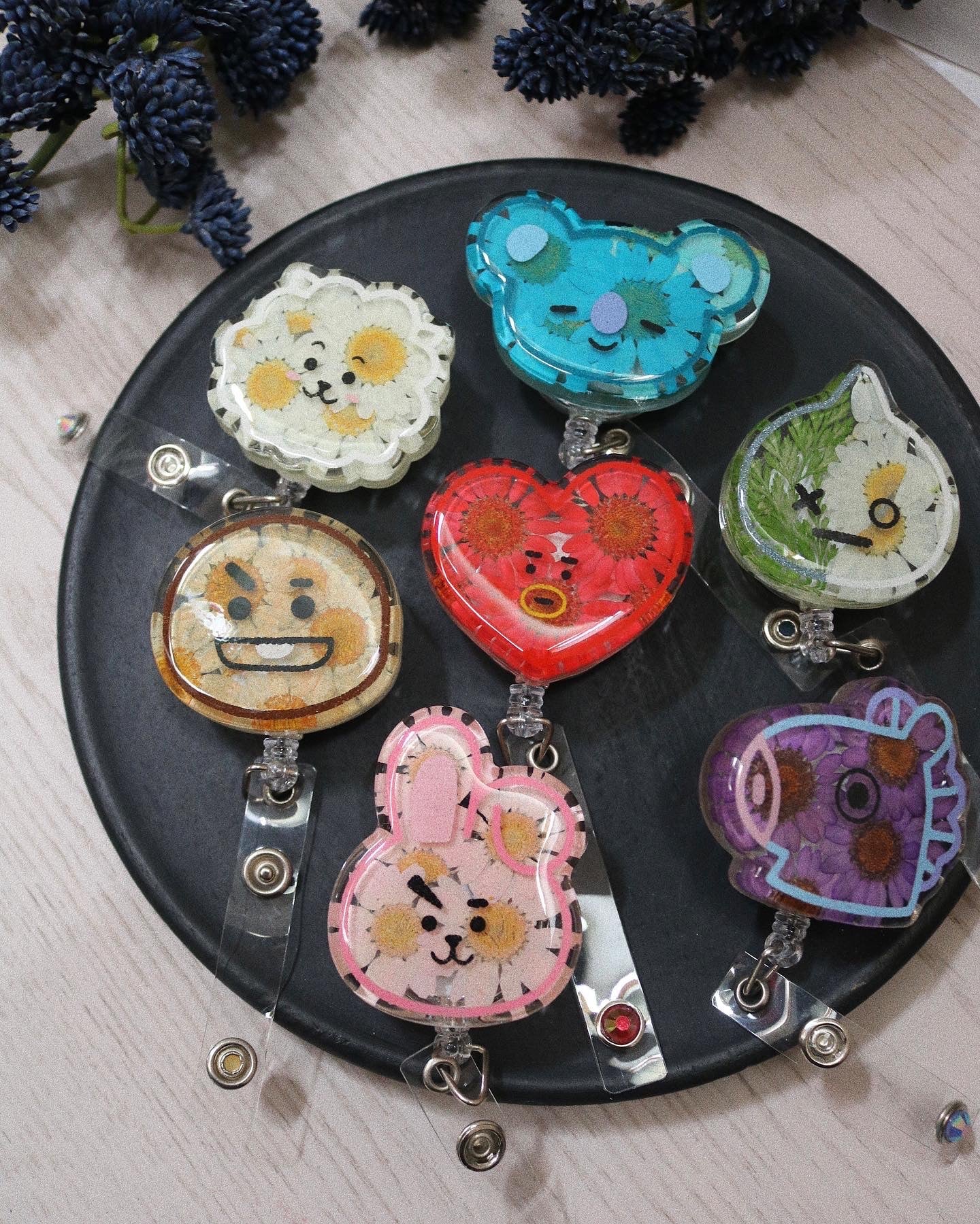 BT21 FLORAL BADGE REELS🌻